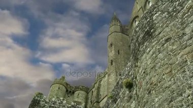 Mont saint-Michel'i, normandy, Fransa--Fransa en çok ziyaret edilen turistik sitelerden biri. 1979 yılında ilk unesco Dünya Mirasları biri olarak belirlenmiş, site çeşitli stronghold, manastır, hapishane ve tarihi bir anıt 1874 yılından bu yana olmuştur   