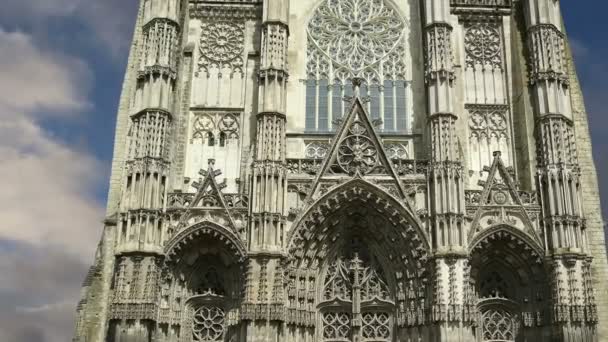 Catedral gótica de São Gatien (construída entre 1170 e 1547), Tours, França — Vídeo de Stock