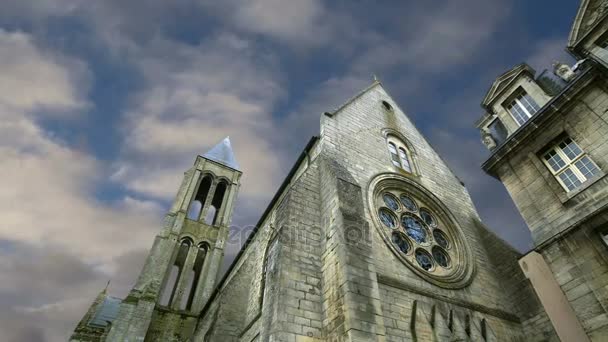 France, senlis, picardy, oise--- Saint Vincent Abbey was founded in 1065 by the queen Anne de Kiev and entrusted to the monks of Genovefains. The monument was transformed into a boys boarding school by the Fathers of Maristes and still exists today — Stock Video