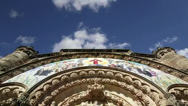 Igreja de Tibidabo (templo), no topo da colina de tibidabo, Barcelona, Espanha — Vídeo de Stock