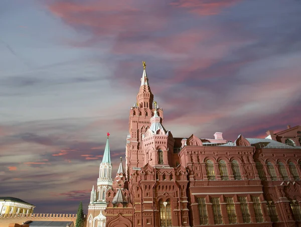 Statens historiska museum på natten. Moscow, Ryssland — Stockfoto