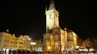 Prag 'daki eski belediye binası (Gece Manzarası), Çek Cumhuriyeti' nin Eski Şehir Meydanı manzarası