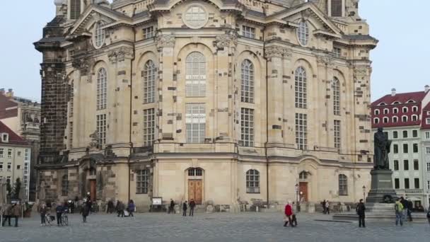 Dresden Frauenkirche) - лютеранська церква в Дрездені, Німеччина. — стокове відео