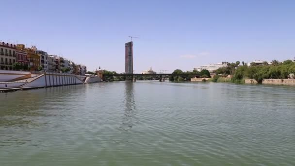 Sur le fleuve Guadalquivir, Séville, Andalousie, sud de l'Espagne — Video