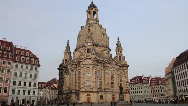 ドレスデン・フラウエンキルシュ（Dresdensd Frauenkirche）は、ドイツのドレスデンにあるルーテル教会。 — ストック動画