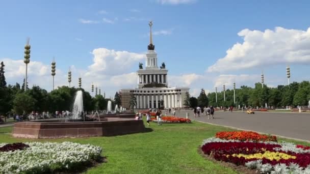 Vdnkh （全俄展览中心，也被称为全俄展览中心） 是一个永久的通用贸易展在莫斯科，俄罗斯 — 图库视频影像