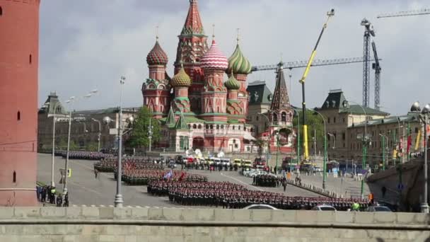 Ensaio de desfile militar na Praça Vermelha de Moscou, Rússia. Maio, 07 2014 — Vídeo de Stock