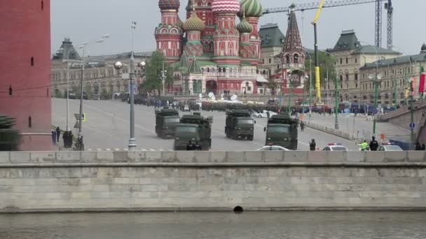 Πρόβα της στρατιωτική παρέλαση στην Κόκκινη πλατεία στη Μόσχα, Ρωσία. Μαΐου, 07 2014 — Αρχείο Βίντεο