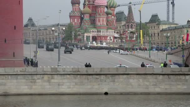赤の広場、モスクワ、ロシアの軍事パレードのリハーサル。5 月、07 2014 — ストック動画