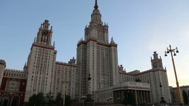 Lomonossow moskauer staatliche universität (nachts), hauptgebäude, russland — Stockvideo