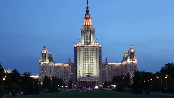 モスクワ大学 （夜）、メインの建物、ロシア — ストック動画