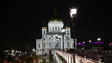  Mesih İsa Katedrali ve Patriarshy Köprüsü (gece görünümü), Moskova, Rusya Federasyonu