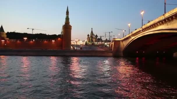 Moskva river und kremlin (nachts), moskau, russland — Stockvideo