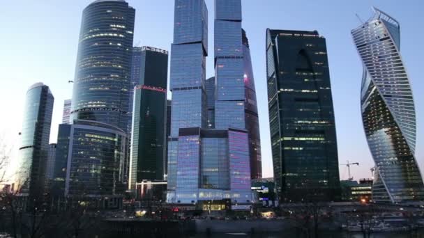 Wolkenkrabbers internationale business center (stad) op het nacht, Moskou, Rusland — Stockvideo
