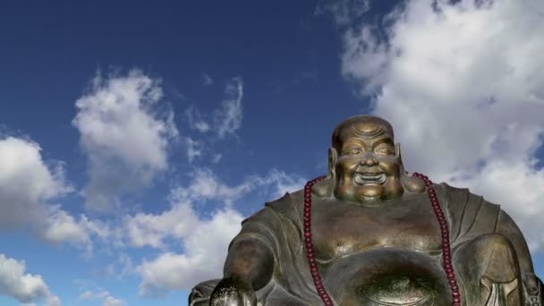 Buddhistický chrám. socha Buddhy – beihai Park – je císařská zahrada severozápadně od Zakázaného města v Pekingu, Čína — Stock video