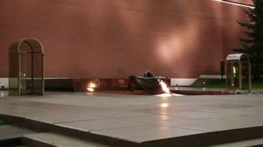 Moscow(night), Rusya Federasyonu bilinmeyen savaşçı Anıtı. Büyük Vatanseverlik Savaşı, Kremlin duvarı ölü onurlandırmak için Alexander bahçedeki meçhul asker Türbesi ebedi ateşe. Rusya 