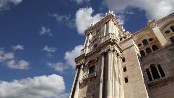 Malaga-székesegyház is a reneszánsz templomtól a város Malaga, Andalúzia, Dél-Spanyolországban. Úgy került kialakításra, 1528 és 1782 között — Stock videók