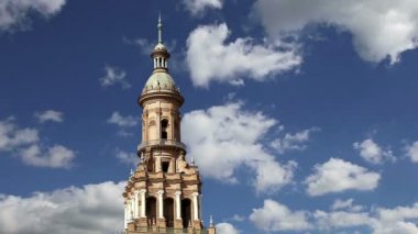 Ünlü Plaza de Espana binalarda (mekan 1929 Latin Amerika Fuarı idi) - İspanyolca kare Seville, Endülüs, İspanya. Eski Simgesel Yapı 