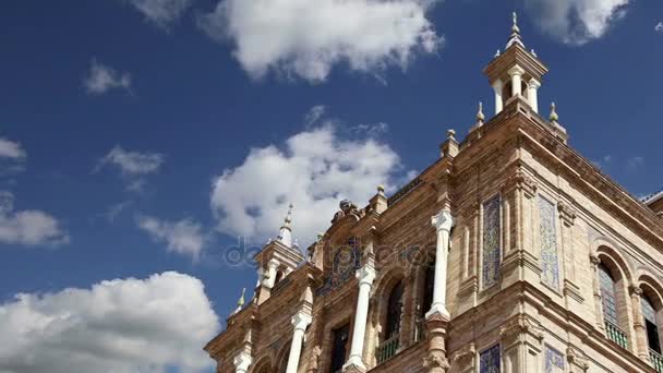 Épületben, a híres Plaza de Espana (volt a helyszíne az 1929-es Latin-amerikai kiállításra) - spanyol térre, Sevilla, Andalúzia, Spanyolország. Régi mérföldkő — Stock videók