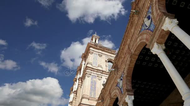 Épületben, a híres Plaza de Espana (volt a helyszíne az 1929-es Latin-amerikai kiállításra) - spanyol térre, Sevilla, Andalúzia, Spanyolország. Régi mérföldkő — Stock videók