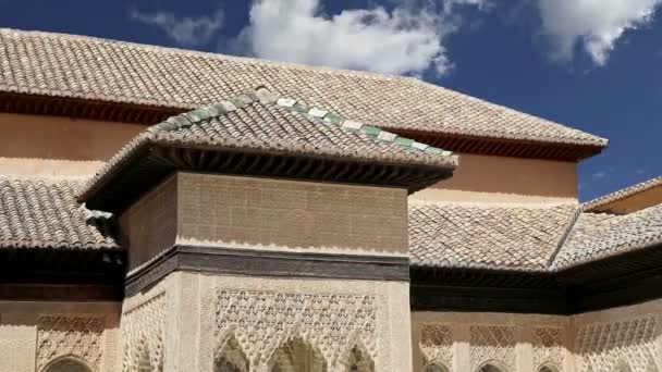Alhambra Paleis - middeleeuws Moorse kasteel in granada, Andalusië, Spanje — Stockvideo
