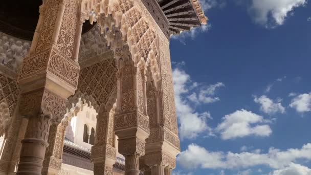 Alhambra-palatset - medeltida, moriska slottet i granada, Andalusien, Spanien — Stockvideo