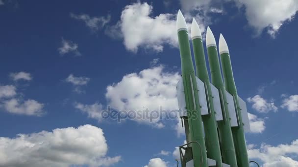 Rachetele antiaeriene rusești moderne împotriva cerului — Videoclip de stoc