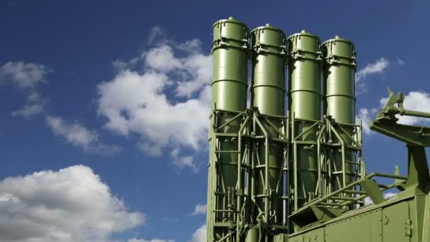 Сучасні російські зенітні ракети проти неба — стокове відео