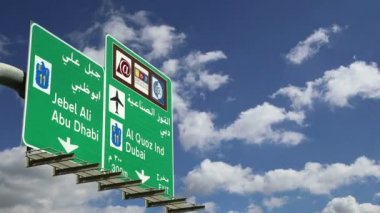 Dubai, Birleşik Arap Emirlikleri sokak tabelası 