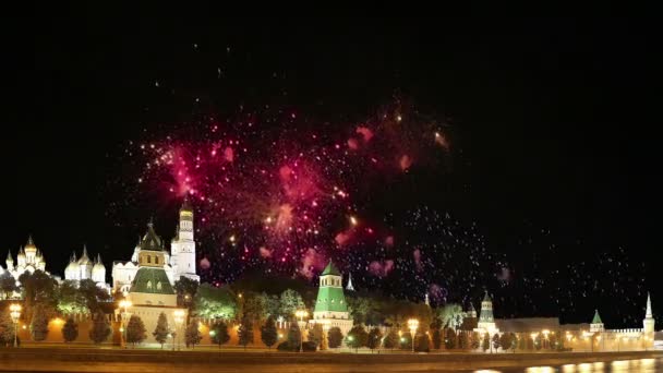 Фейерверк над Московским Кремлем, Россия — стоковое видео