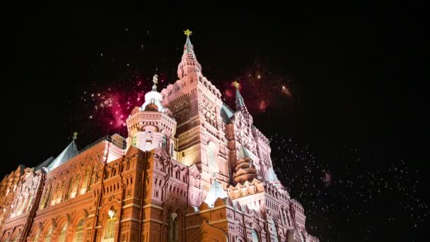 Museo Histórico Estatal y fuegos artificiales. Moscú, Rusia — Vídeo de stock