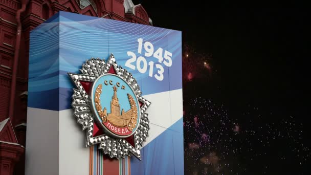 Decoração do Dia da Vitória na Praça Vermelha e fogos de artifício, Moscou, Rússia — Vídeo de Stock
