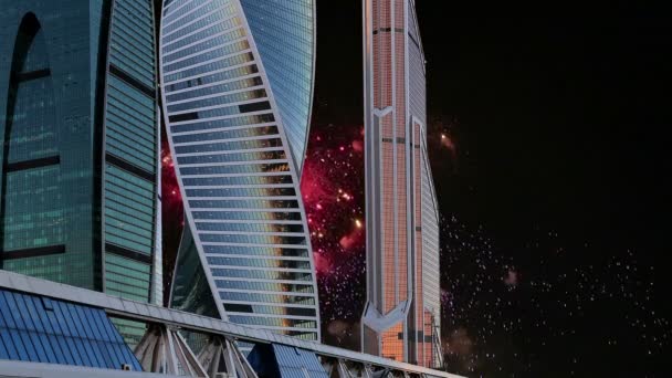Arranha-céus do Centro Internacional de Negócios (Cidade) e fogos de artifício, Moscou, Rússia — Vídeo de Stock