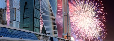 Uluslararası İş Merkezi (şehir) ve Fireworks uygulamasında, Moskova, Rusya gökdelenler 