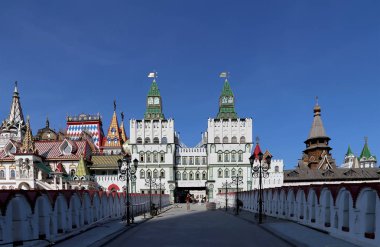 Izmailovsky Kremlin (Izmailovo Kremlin), Moskova, Rusya - müzeler, restoranlar, fuarlar ve piyasalar ve diğer birçok konumlar da dahil olmak üzere en renkli ve ilginç şehir yerlerinden biridir 