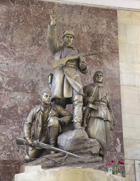 Monument to the heroes guerrillas in Moscow metro station Partizanskaya, Russia. It was opened in 18.01.1944 — Stock Photo, Image