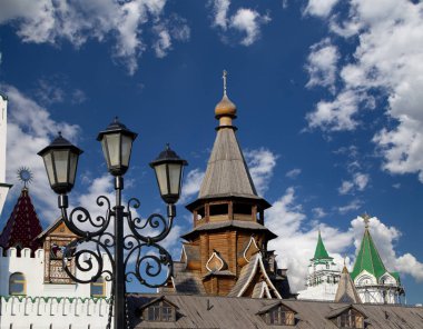Aziz Nikolaos Kilisesi Izmailovsky Kremlin (Izmailovo Kremlin), Moskova, Rusya. Rus ahşap mimari geleneklerini inşa yeni kilise  