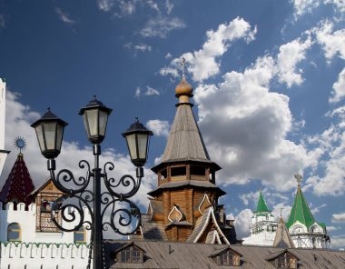 Aziz Nikolaos Kilisesi Izmailovsky Kremlin (Izmailovo Kremlin), Moskova, Rusya. Rus ahşap mimari geleneklerini inşa yeni kilise  
