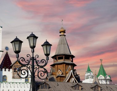 Aziz Nikolaos Kilisesi Izmailovsky Kremlin (Izmailovo Kremlin), Moskova, Rusya. Rus ahşap mimari geleneklerini inşa yeni kilise  