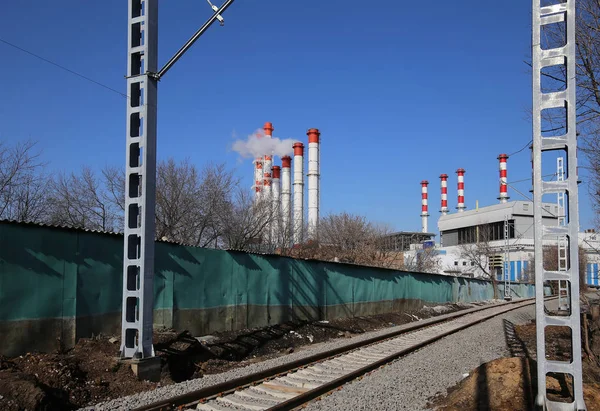 Kullfyringsanlegg med røykstabler, Moskva, Russland – stockfoto