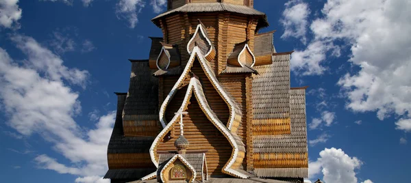 Igreja de São Nicolau em Izmailovsky Kremlin (Kremlin em Izmailovo), Moscou, Rússia. A nova igreja, construída nas tradições da arquitetura de madeira russa — Fotografia de Stock