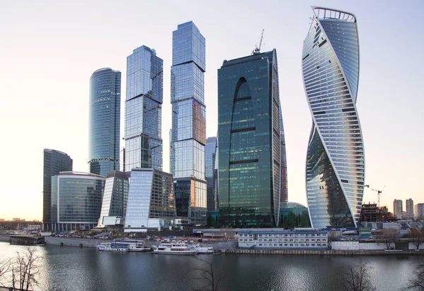Grattacieli International Business Center (City) di notte, Mosca, Russia — Foto Stock