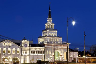 Kazansky demiryolu terminal (Kazansky vokzal) gece--dokuz demiryolu terminalleri, Moskova, Rusya biridir.