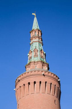 Moskova Kremlin manzarası güneşli bir günde, Rusya... Moskova mimarisi ve simgesi, Moskova şehir manzarası.  
