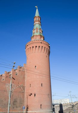 Moskova Kremlin manzarası güneşli bir günde, Rusya... Moskova mimarisi ve simgesi, Moskova şehir manzarası.  