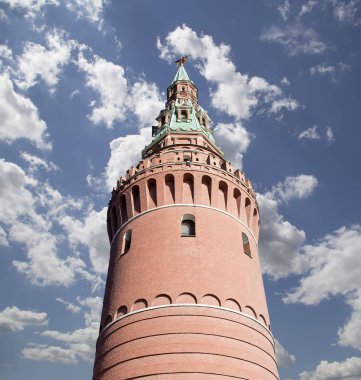 Moskova Kremlin manzarası güneşli bir günde, Rusya... Moskova mimarisi ve simgesi, Moskova şehir manzarası.  