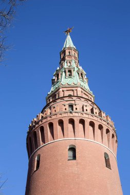 Moskova Kremlin manzarası güneşli bir günde, Rusya... Moskova mimarisi ve simgesi, Moskova şehir manzarası.  
