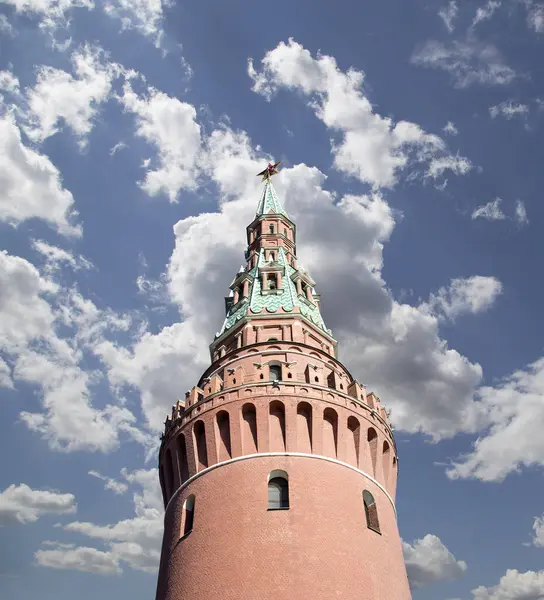 Blick auf den Moskauer Kreml an einem sonnigen Tag, Russland -- Moskauer Architektur und Wahrzeichen, Moskauer Stadtbild — Stockfoto