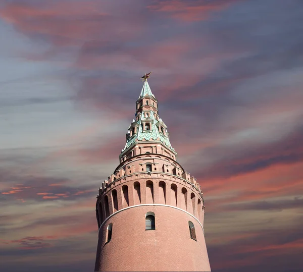 Veduta del Cremlino di Mosca in una giornata di sole, architettura e punto di riferimento russo-moscovita, paesaggio urbano di Mosca — Foto Stock