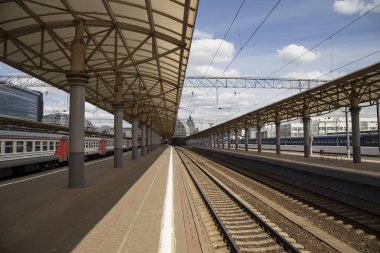 Kiyevskaya tren istasyonu (Kiyevsky demiryolu terminali, Kievskiy vokzal)--trende Moskova, Rusya'nın dokuz ana tren istasyonları biridir  
